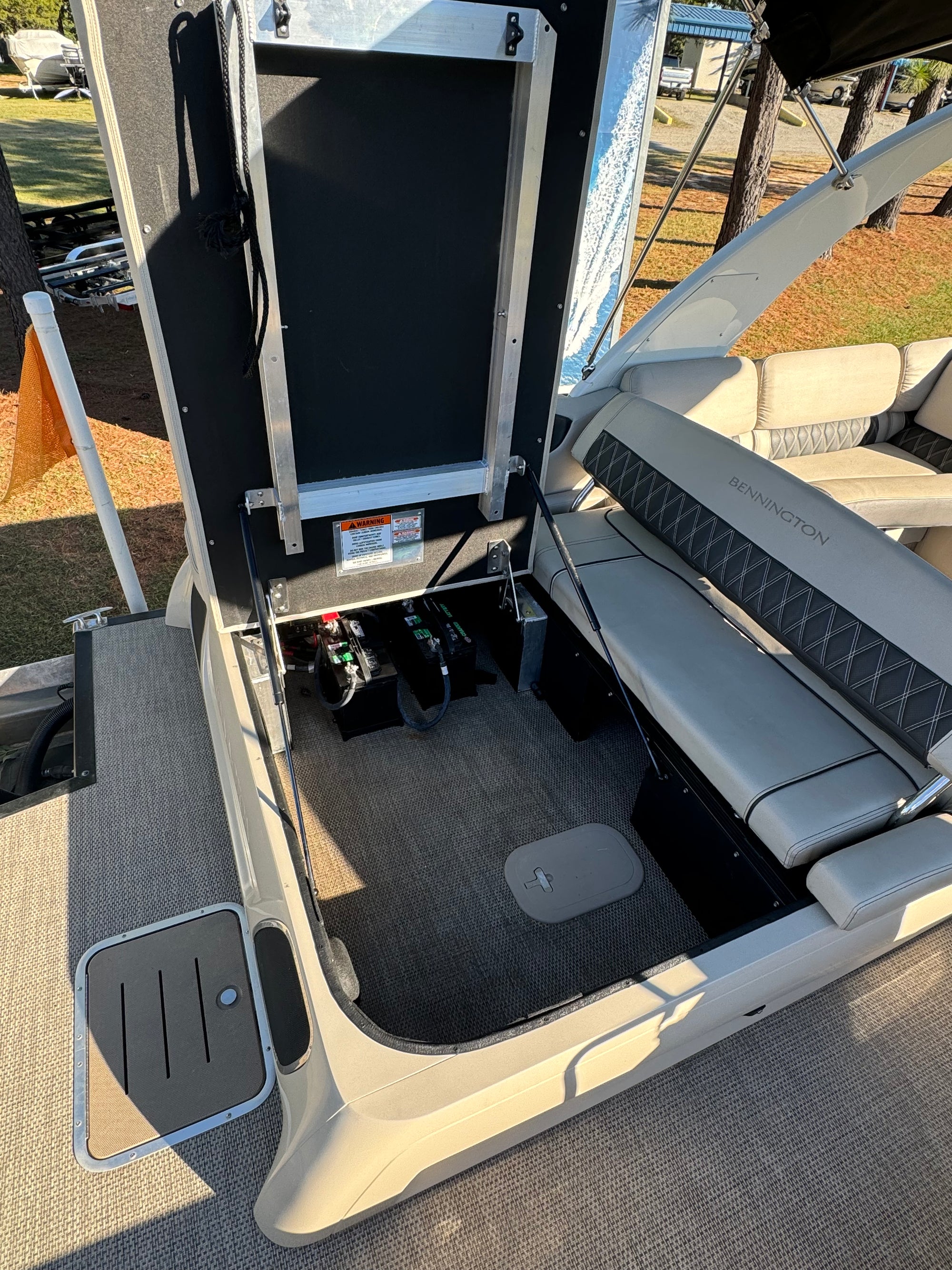 2019 Bennington Q27