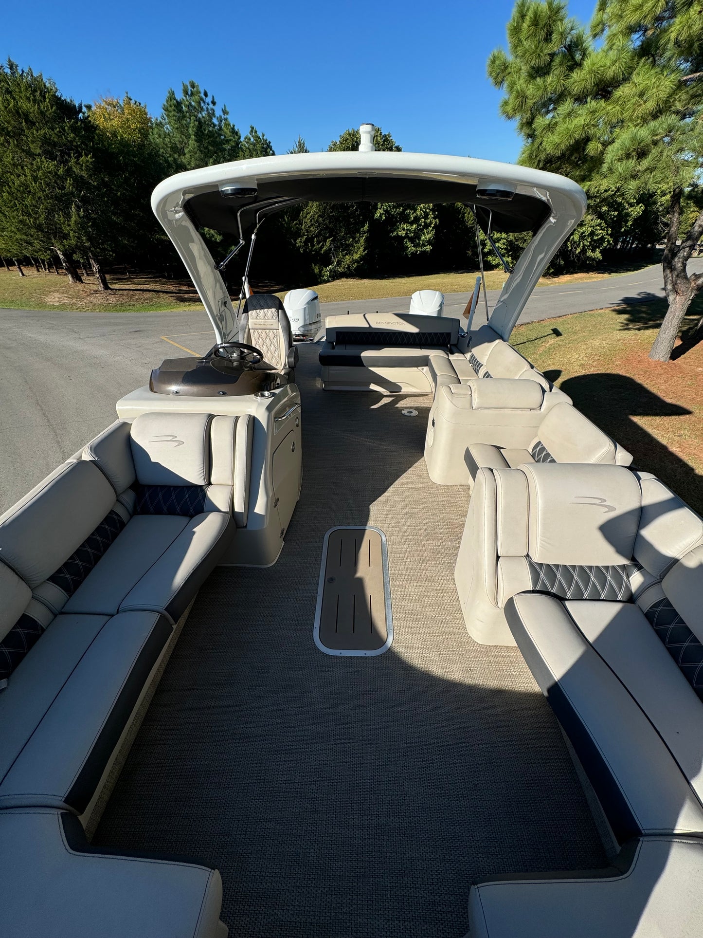 2019 Bennington Q27
