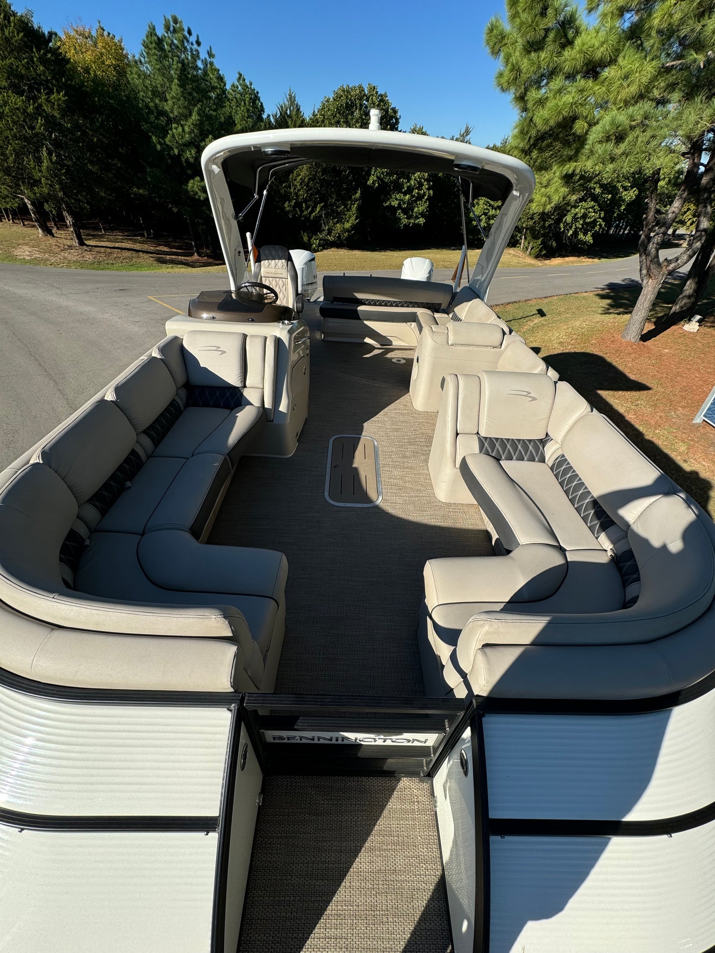 2019 Bennington Q27