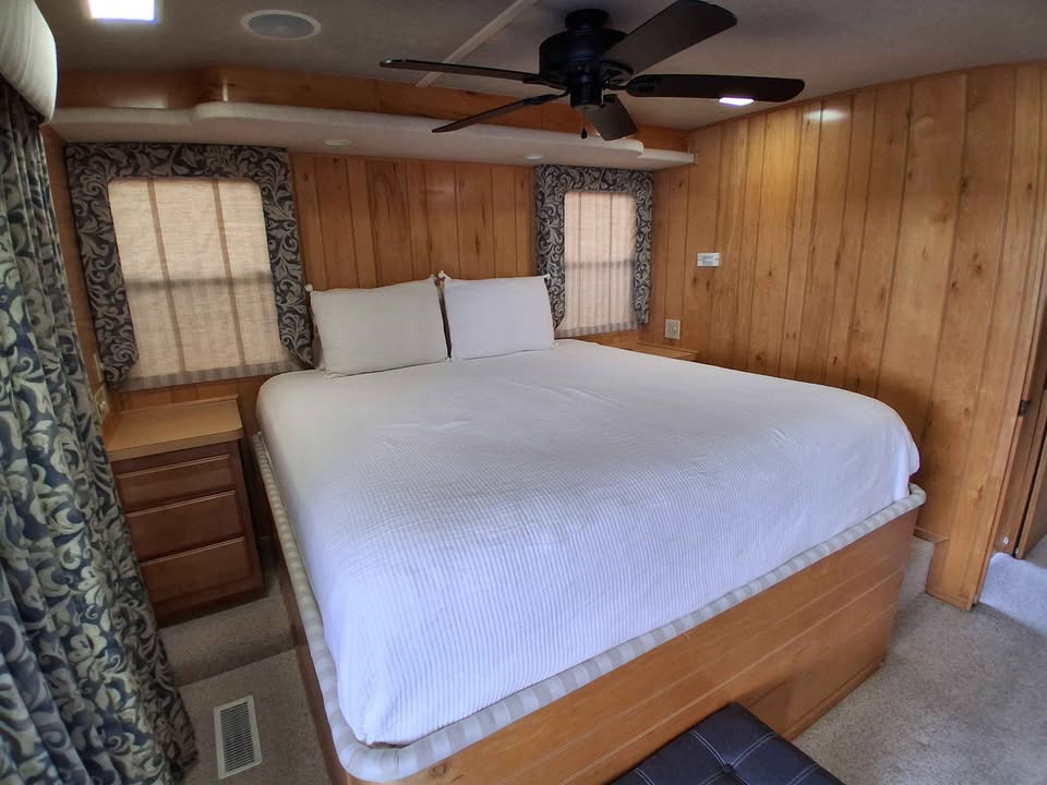 1999 Sumerset 80' Houseboat