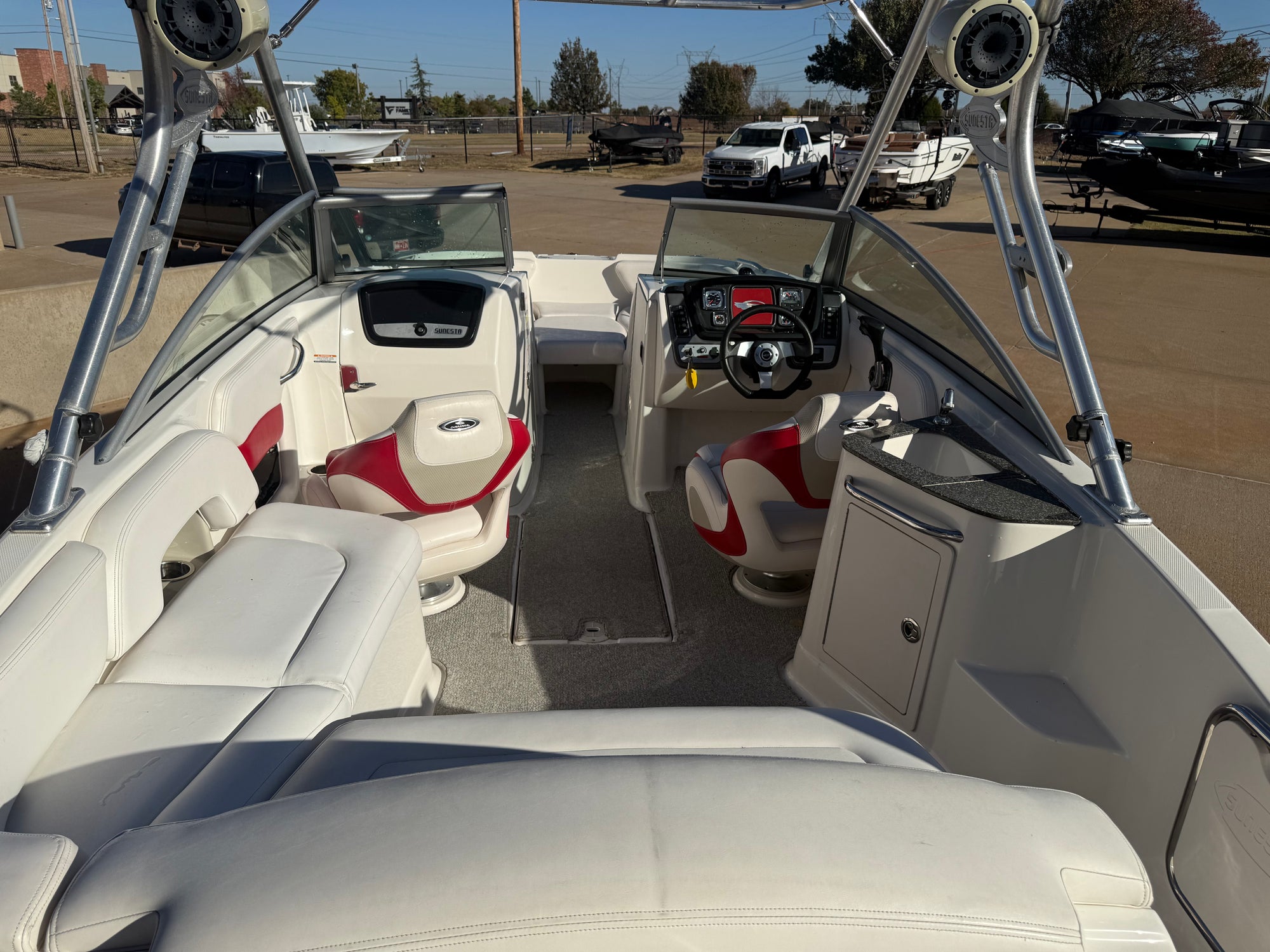 2009 Chaparral Sunesta 224