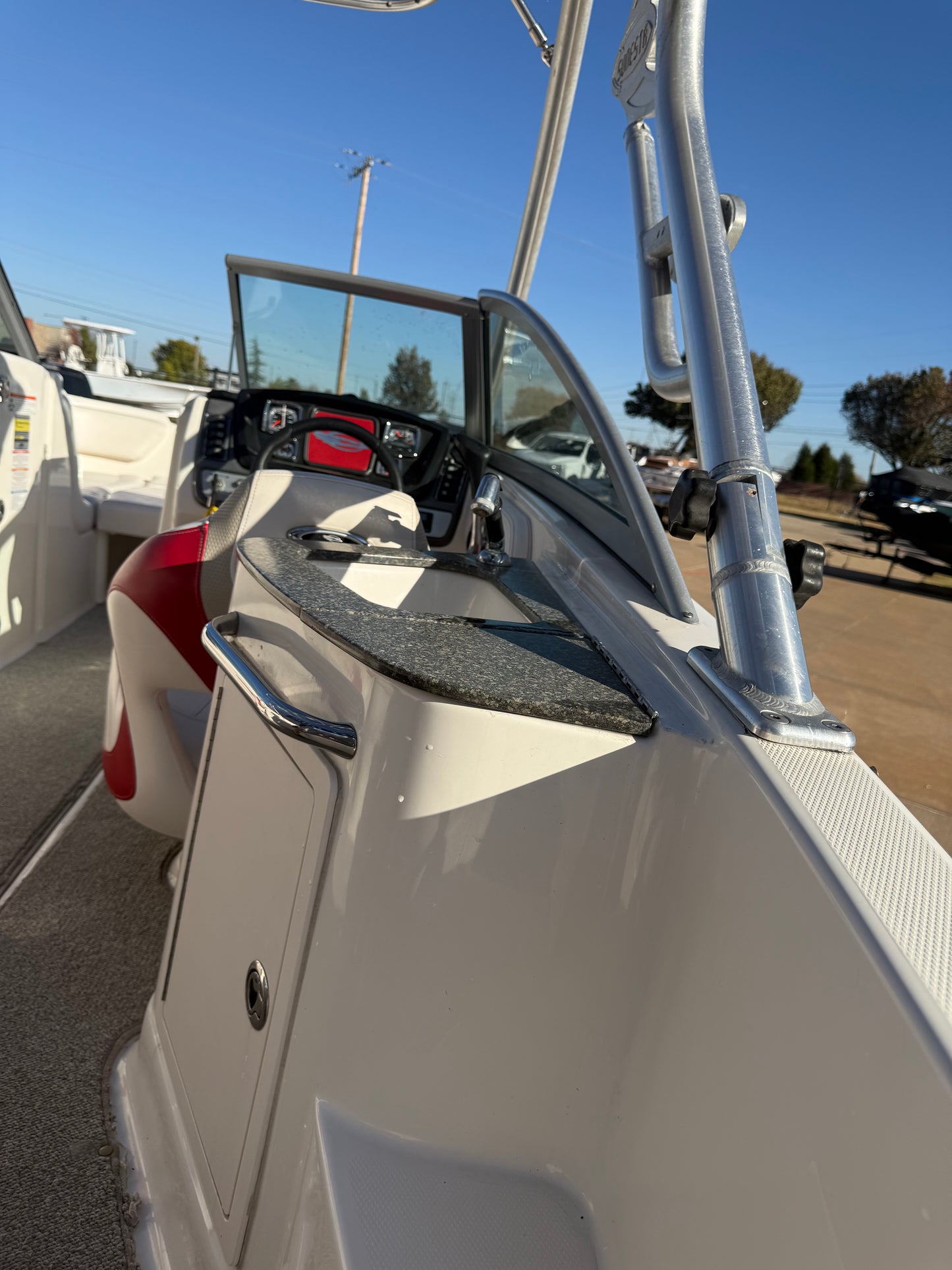 2009 Chaparral Sunesta 224