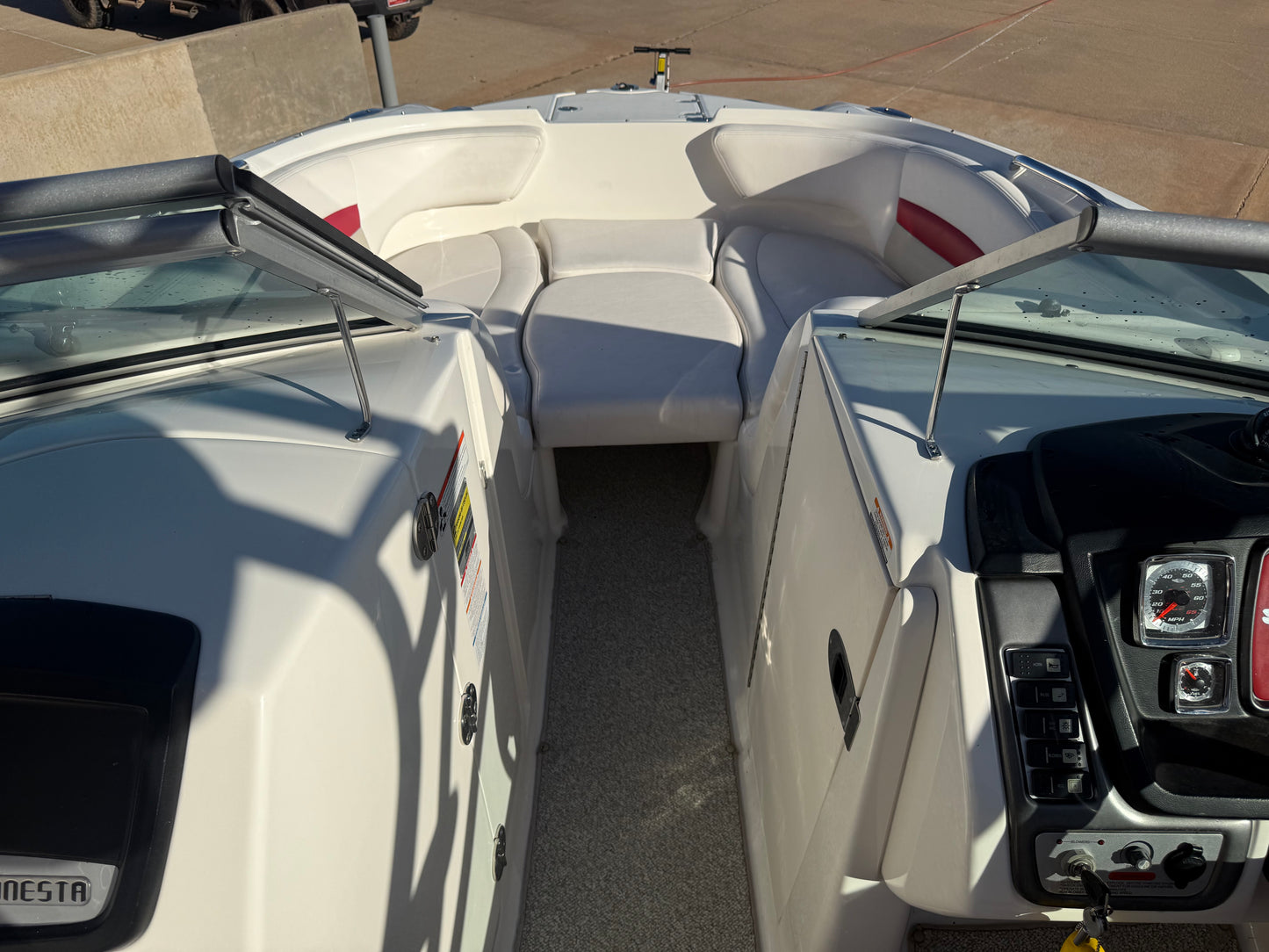 2009 Chaparral Sunesta 224