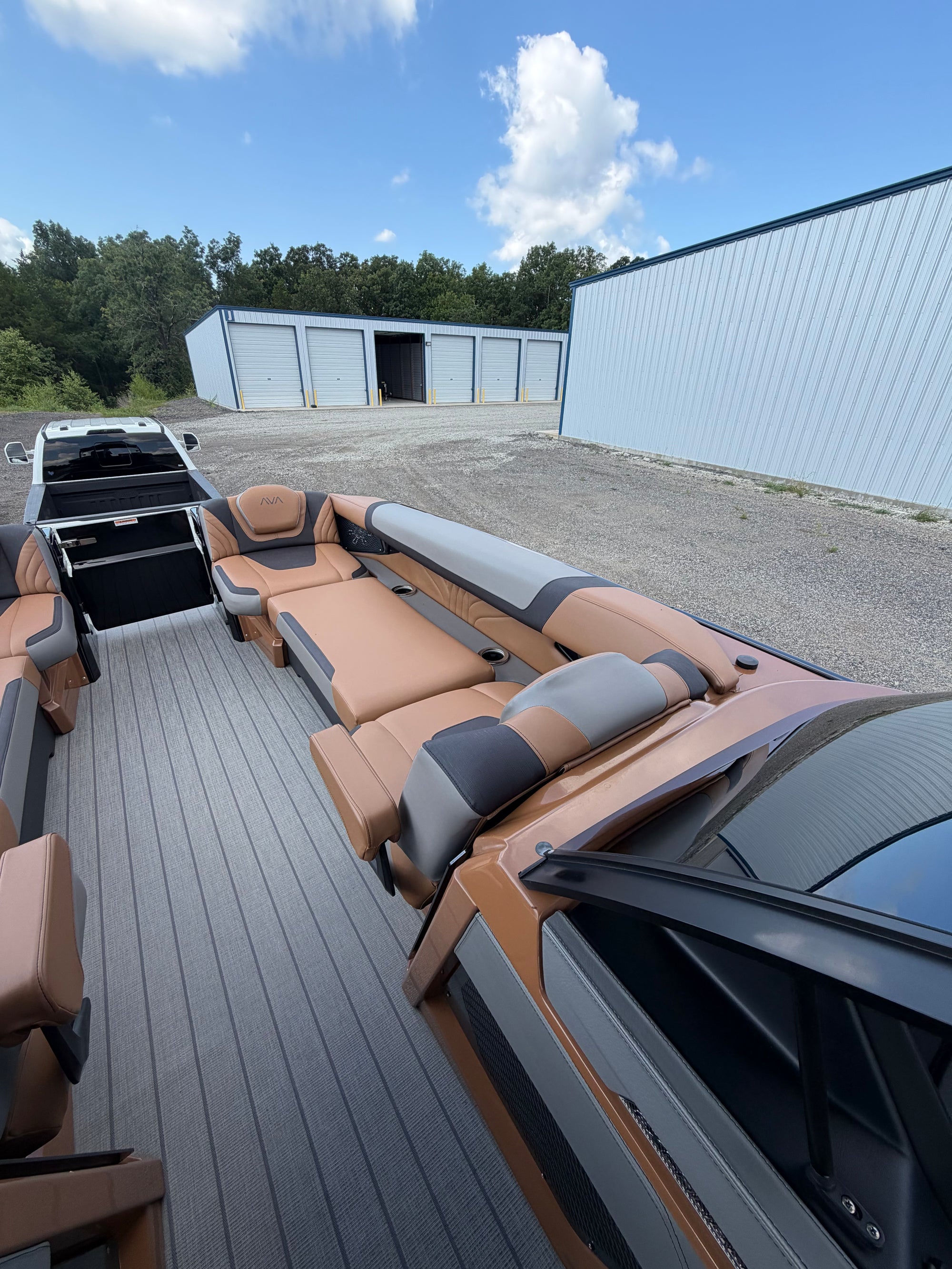 2024 Avalon Excalibur 400 V10 Verado