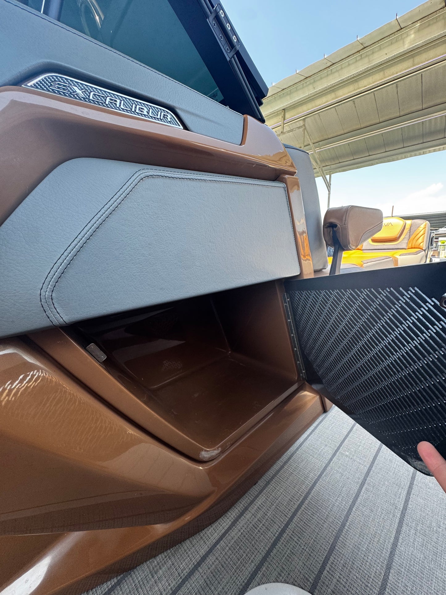 2024 Avalon Excalibur 400 V10 Verado