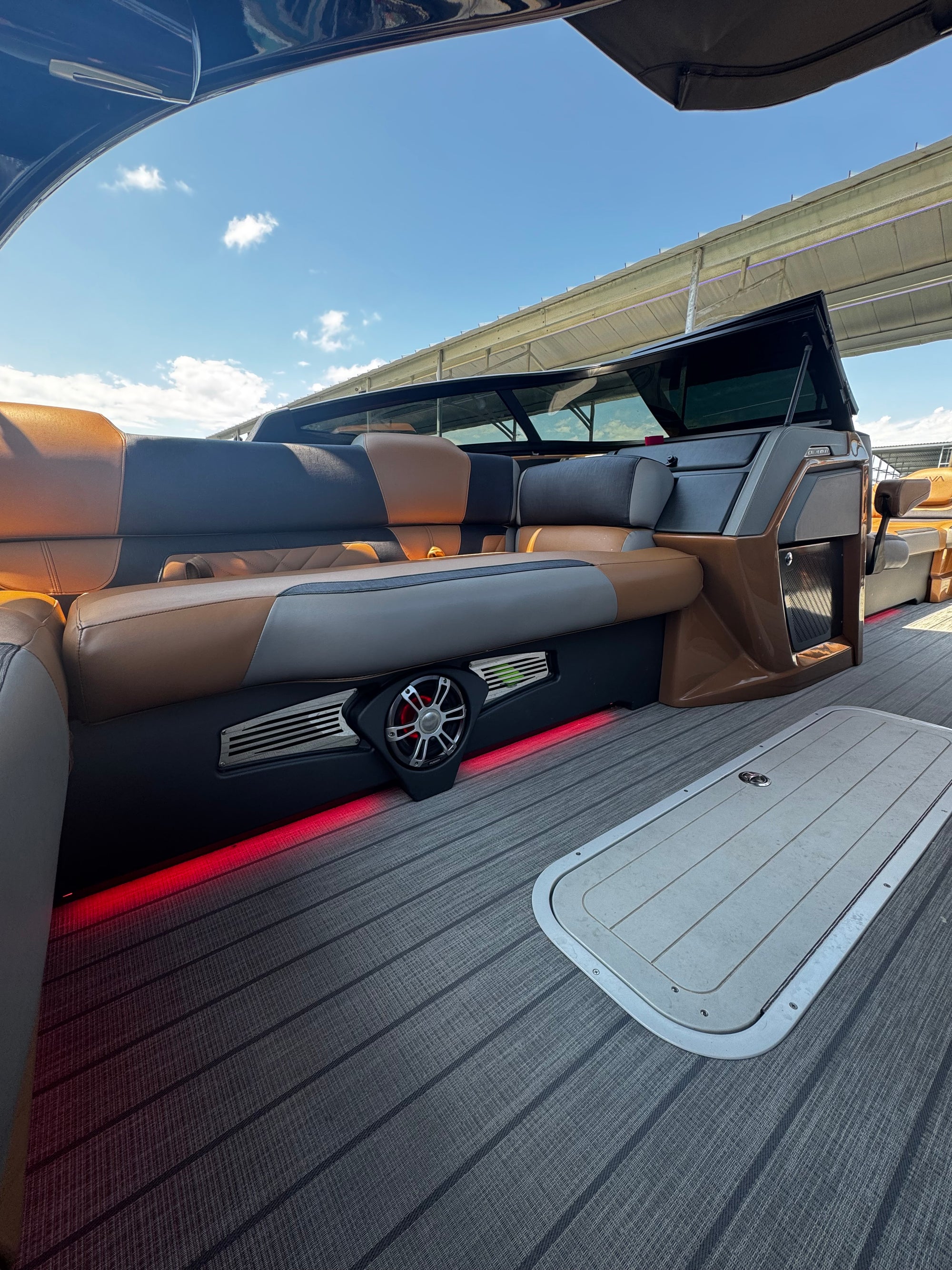 2024 Avalon Excalibur 400 V10 Verado